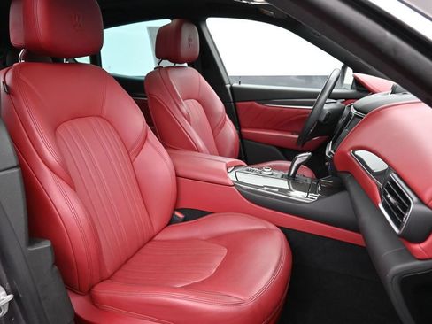 Used 2023 Maserati Levante GT AWD/4WD image 25