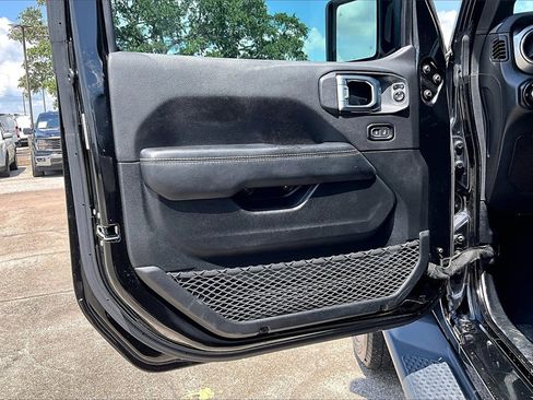 Used 2020 Jeep Gladiator Overland image 17