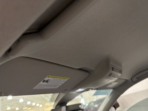 Used 2024 Volkswagen Tiguan SE image 10