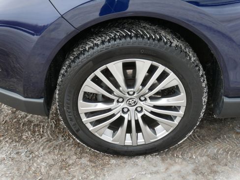 Used 2021 Toyota Venza Limited w/ Advanced Technology Package image 9