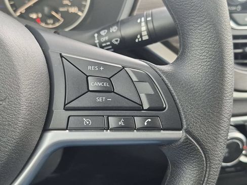 Used 2025 Nissan Altima 2.5 SV FWD image 21