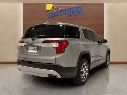 Used 2023 GMC Acadia SLE image 4