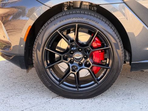 Used 2021 Aston Martin DBX image 4