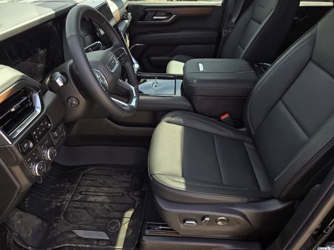 New 2026 GMC Yukon Denali w/ Sun & Power Step Package AWD/4WD image 9