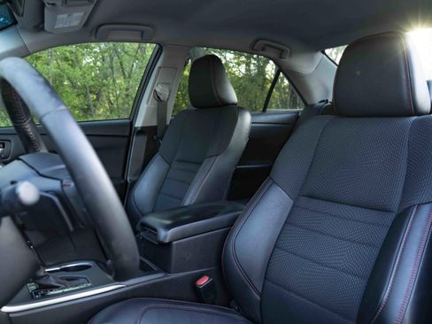 Used 2017 Toyota Camry SE image 16