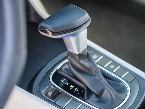 Certified 2025 Hyundai Kona SEL image 19