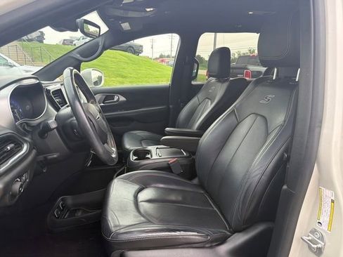Used 2019 Chrysler Pacifica Touring-L Plus w/ Advanced Safetytec Group FWD image 23