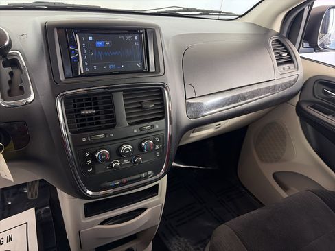 Used 2013 Dodge Grand Caravan SE image 4