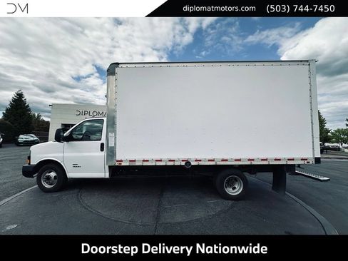 Used 2021 Chevrolet Express 4500 Extended w/ Power Convenience Package RWD image 4