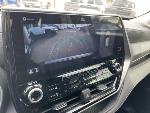 Used 2022 Toyota Highlander Platinum image 18