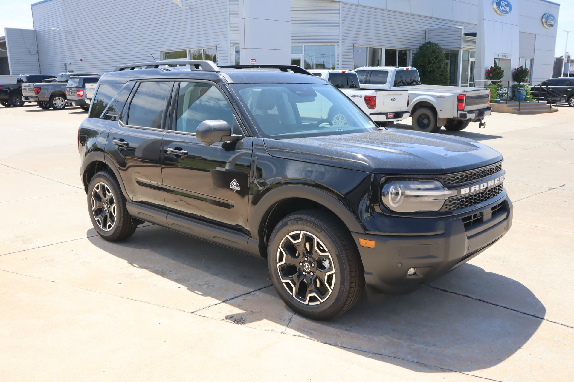 New 2026 Ford Bronco Sport Outer Banks w/ Outer Banks Tech Package+ AWD/4WD image 1