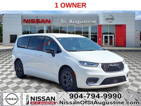 Used 2024 Chrysler Pacifica Limited FWD image 1