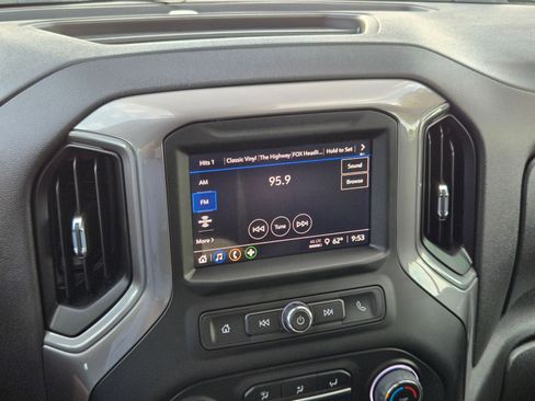 Certified 2023 Chevrolet Silverado 1500 Custom image 17