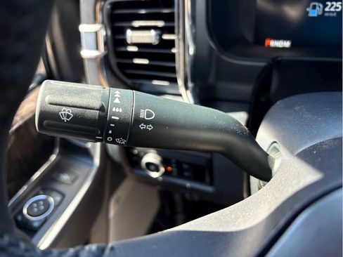 Used 2024 Ford F250 Lariat image 25