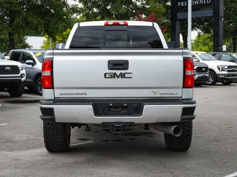 Used 2019 GMC Sierra 2500 Denali w/ Duramax Plus Package AWD/4WD image 11