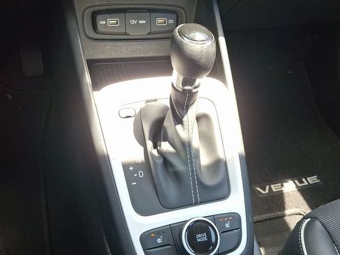 Used 2022 Hyundai Venue Limited w/ Cargo Package FWD image 14