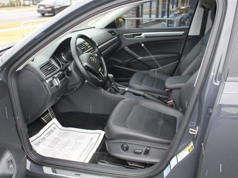 Used 2018 Volkswagen Passat 2.0T R-Line w/ R-Line Lighting Package FWD image 9