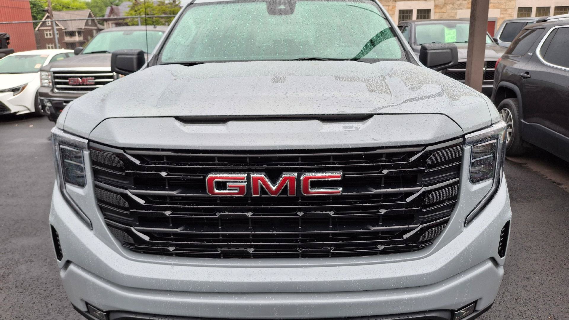 Used 2024 GMC Sierra 1500 Elevation AWD/4WD image 2