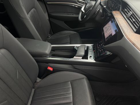 Used 2019 Audi e-tron Premium Plus image 21