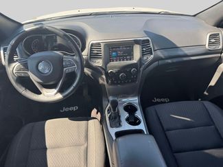 Used 2019 Jeep Grand Cherokee Laredo w/ Security & Convenience Group AWD/4WD video 2
