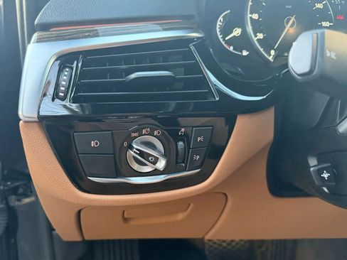 Used 2018 BMW 530i xDrive w/ Premium Package AWD/4WD image 15