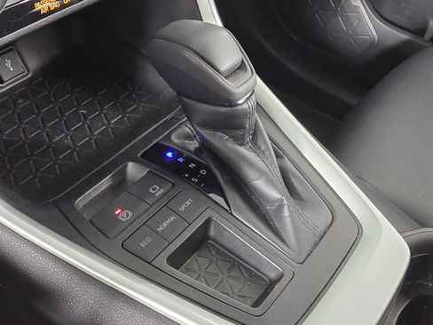 Used 2021 Toyota RAV4 XLE image 21