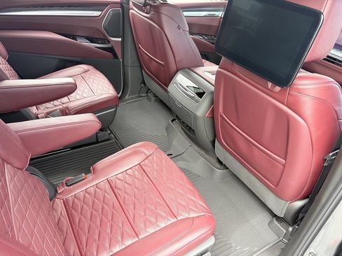 Certified 2026 Cadillac Escalade Luxury w/ LPO, Radiant Package AWD/4WD image 14