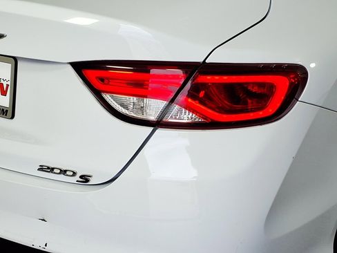 Used 2015 Chrysler 200 S FWD image 7