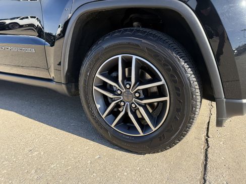 Used 2020 Jeep Grand Cherokee Limited image 20