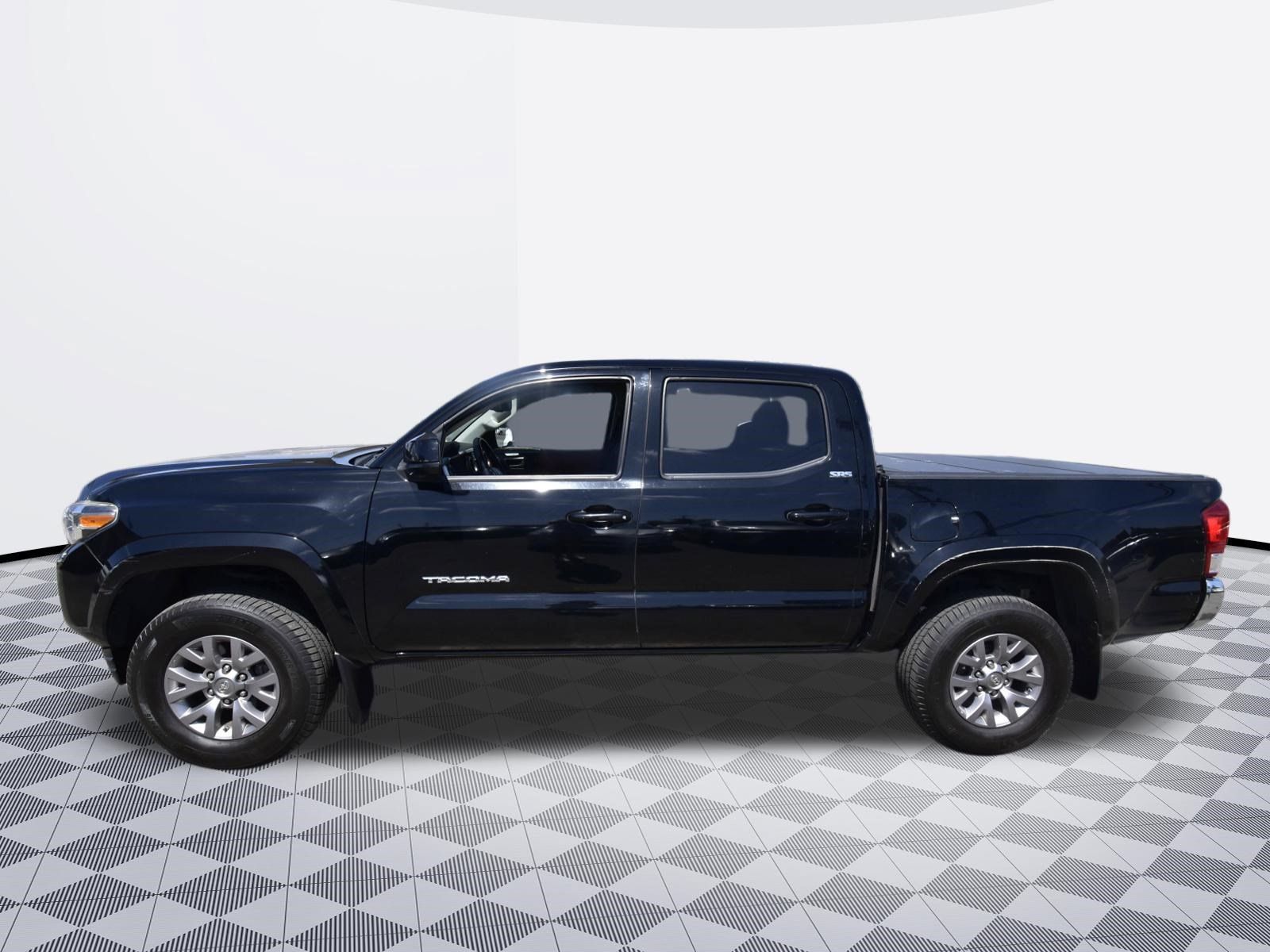 Used 2016 Toyota Tacoma SR5 w/ SR5 Appearance Package (SN) RWD image 2