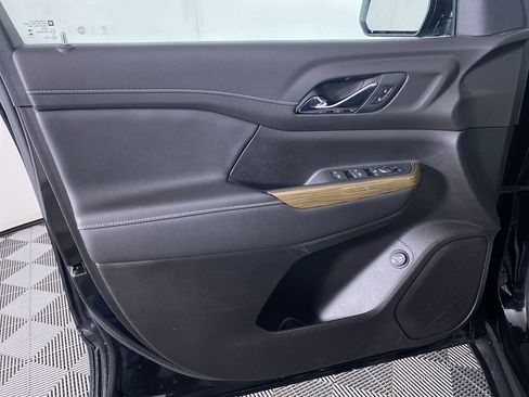 Used 2023 GMC Acadia SLE w/ Driver Convenience Package image 11