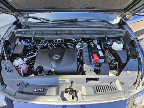 Used 2021 Toyota Highlander XLE image 32