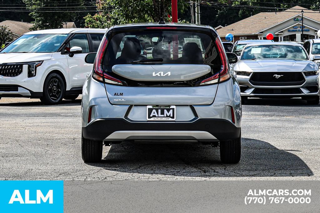 Used 2025 Kia Soul LX w/ LX Technology Package FWD image 11