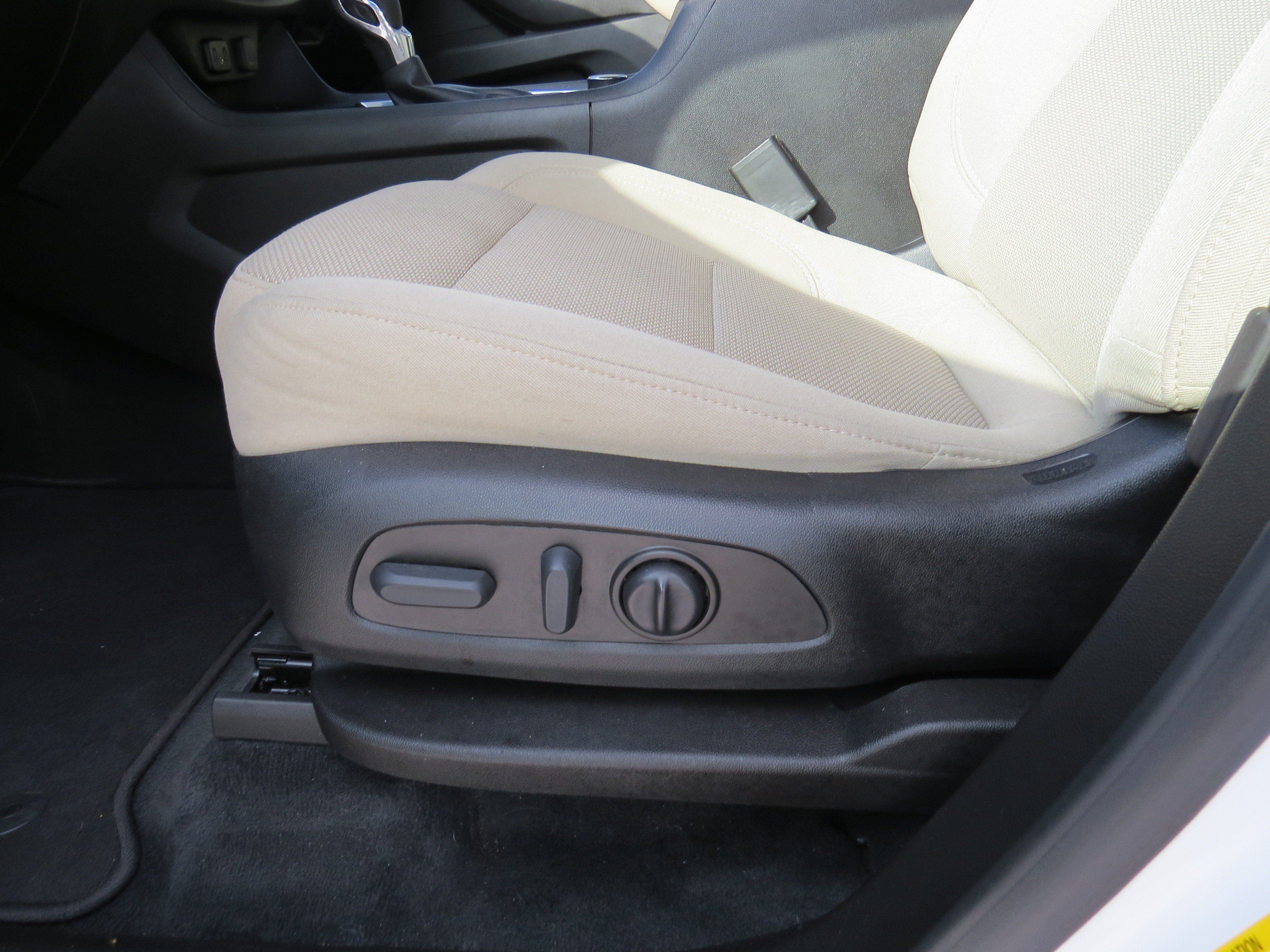 Used 2023 Chevrolet Traverse LS AWD/4WD image 14