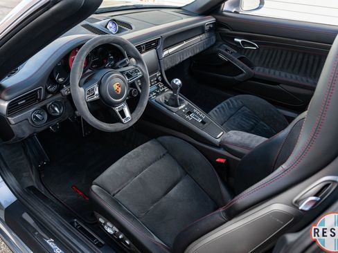 Used 2018 Porsche 911 Targa 4 GTS image 7