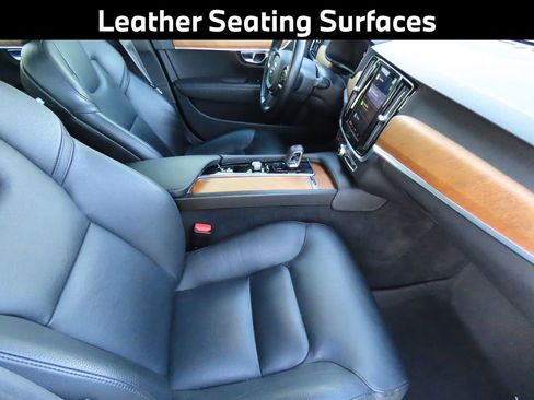 Used 2022 Volvo S90 B6 Momentum image 12