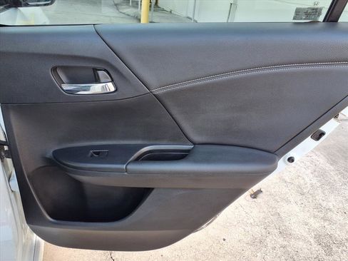 Used 2017 Honda Accord Sport image 11