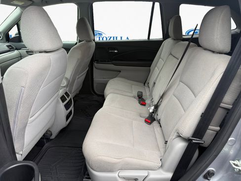 Used 2017 Honda Pilot EX image 10