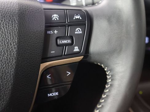 Used 2025 Toyota Crown AWD/4WD image 38