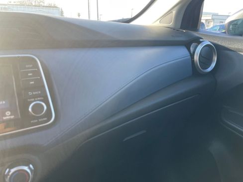 Used 2025 Nissan Versa SV FWD image 33