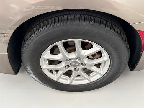 Used 2017 Chrysler Pacifica LX FWD image 30