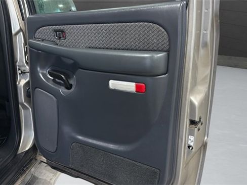 Used 2002 Chevrolet Avalanche 2500 image 29