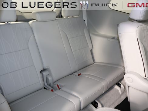 Certified 2026 Buick Enclave Avenir w/ Super Cruise Package AWD/4WD image 17