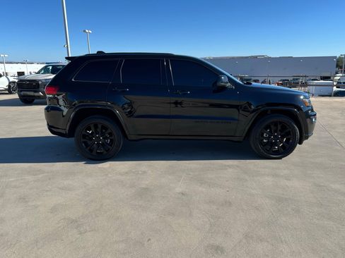 Used 2021 Jeep Grand Cherokee Laredo X image 6