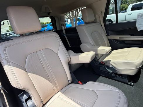 Used 2024 Ford Expedition Limited AWD/4WD image 25