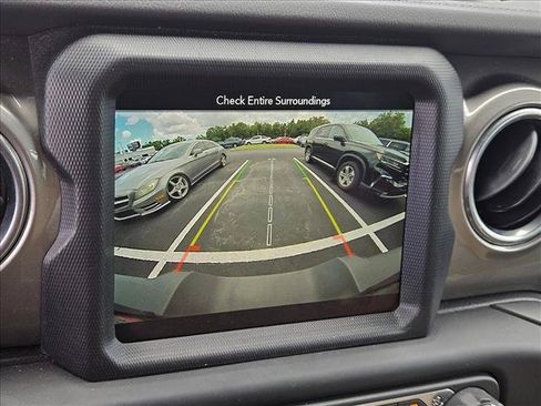 Used 2019 Jeep Wrangler Unlimited Sahara AWD/4WD image 13