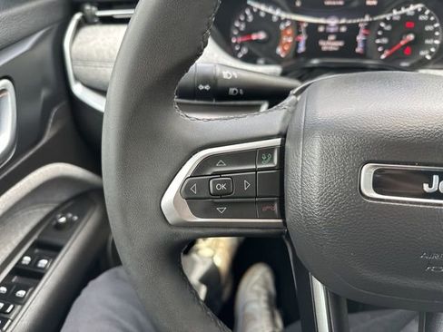 Used 2025 Jeep Compass Latitude image 22