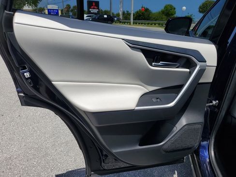 Used 2019 Toyota RAV4 XLE FWD image 14