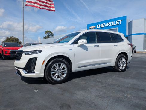 Used 2024 Cadillac XT6 Luxury image 2