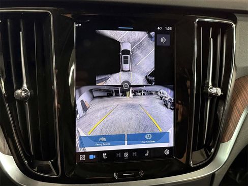 Used 2025 Volvo V60 B5 Cross Country Plus image 7